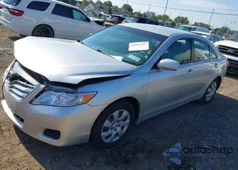 2010 Toyota Camry Le z USA, uszkodzony, nr VIN 4T4BF3EKXAR084844
